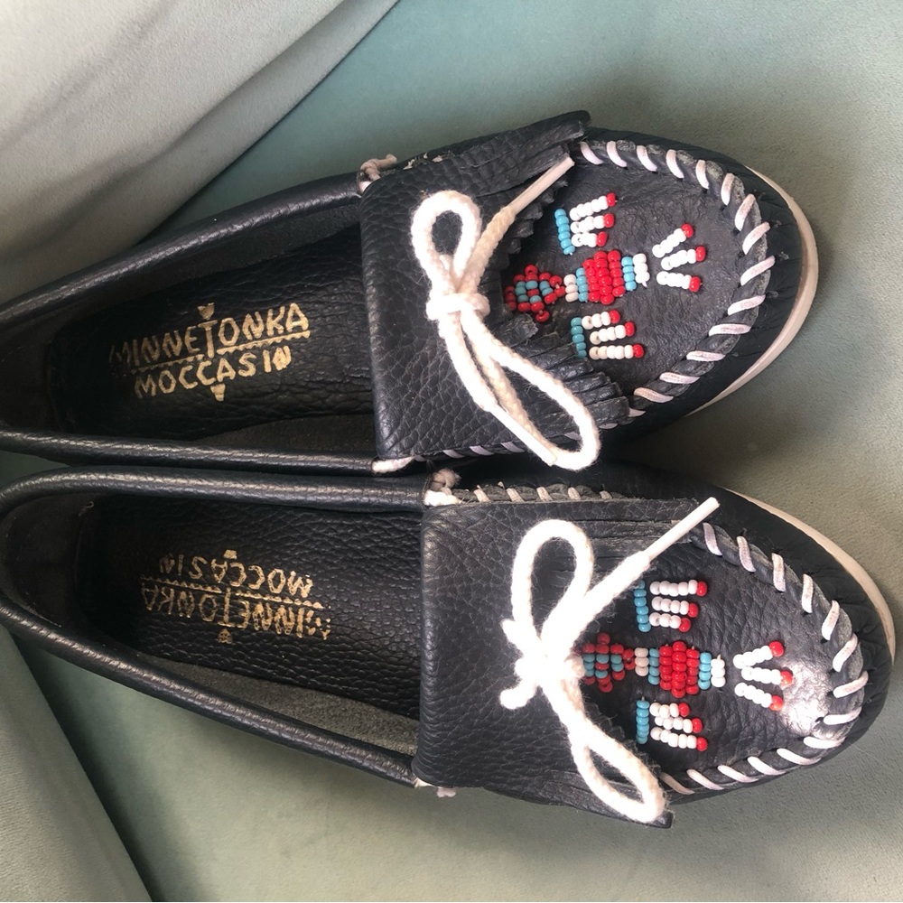Beautiful beaded Minnetonka Mocassins